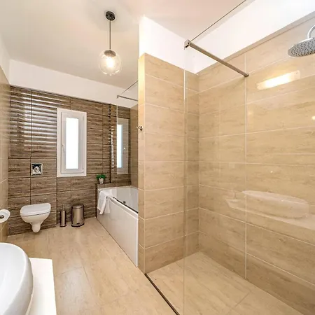 Ble By ヴィラ Plateies